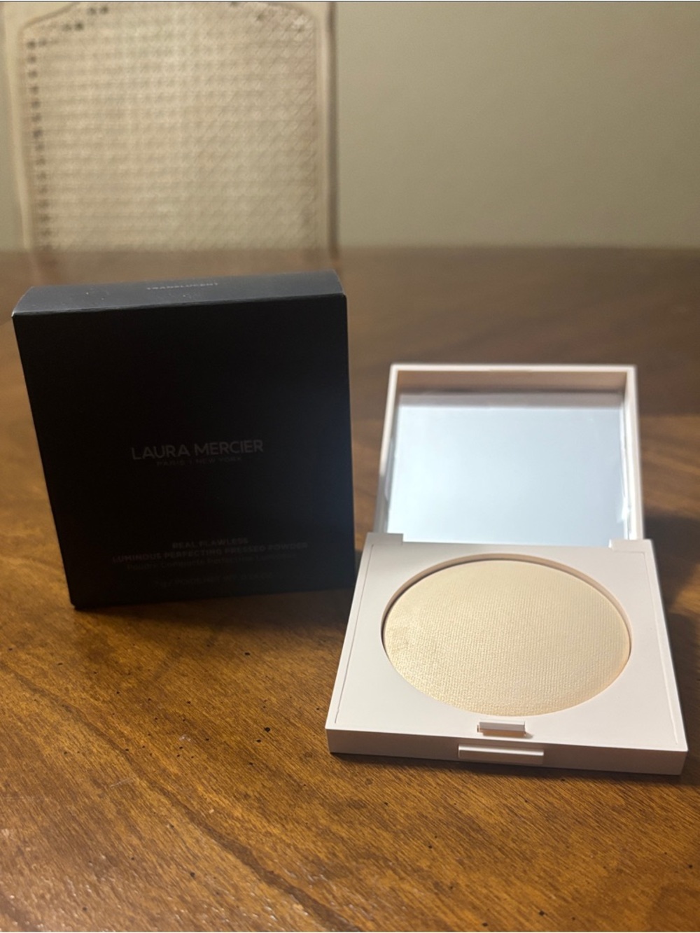 laura mercier Pressed Setting Powder Compact in Translucent